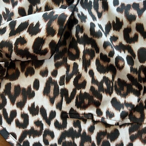Victoria's Secret Medium Leopard Print Pajama Top - Flawed Missing Buttons - Picture 12 of 12